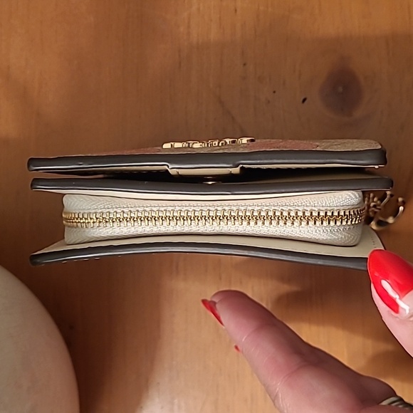 Coach Snap Wallet In Signature Canvas With Heart Print - Picture 3 of 5